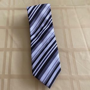 Valerio Garati tie. 100% Silk. Grey, Black and silver. Pre Owned.